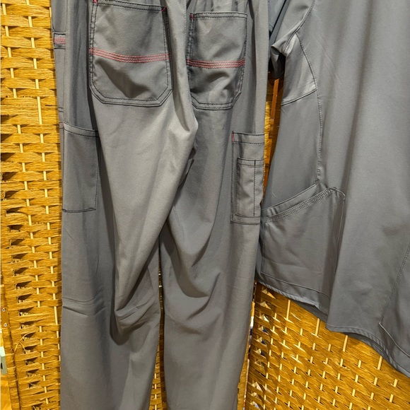 Carhartt Scrub Suit, Size S,XS - Picture 11 of 13